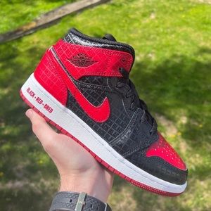 Air Jordan 1 Mid GS ‘Bred Text’ Size 5Y/6.5W Brand New DS Never Worn DM9650-001